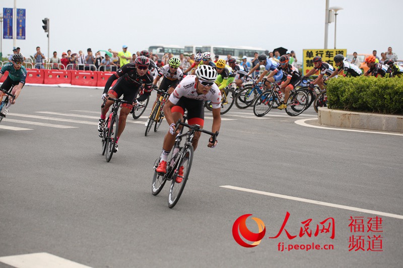 平潭国际自行车赛火热开赛 台湾选手获公路车男子精英组冠军