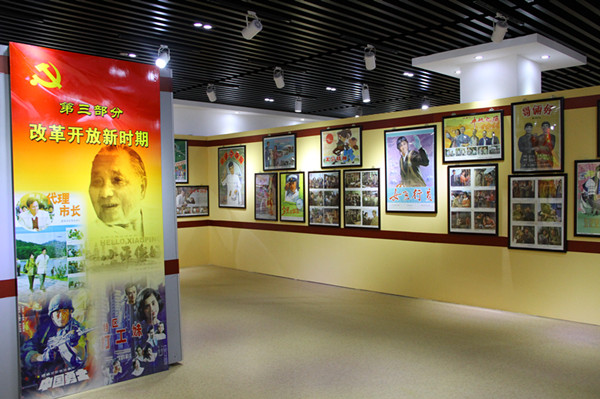 宁夏举办纪念建党95周年暨红军长征胜利80周年电影海报展