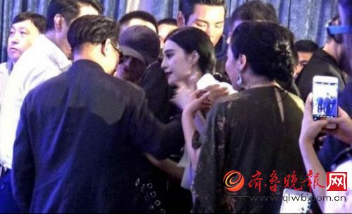 范冰冰与马云邂逅一幕 范冰冰赤裸裸的眼神亮