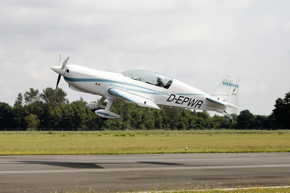 西门子创世界纪录的电机助力Extra 330LE飞机完成首飞