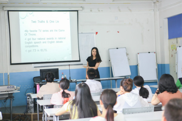 南航新疆：青年英语“双百”培训火热开课