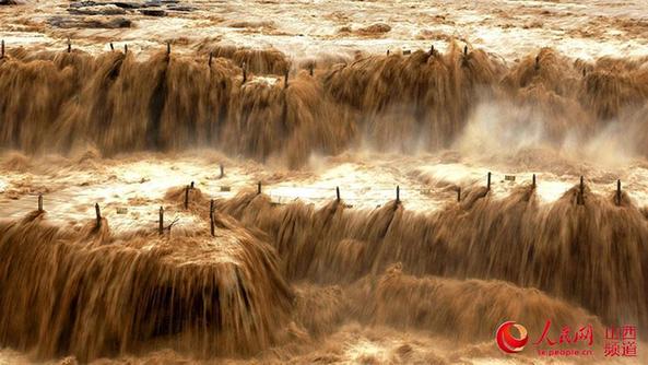 黄河壶口瀑布水流量大增 现壮美瀑布群景观（图）