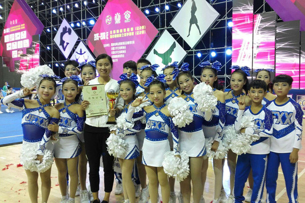 郑州经开区锦凤小学全国啦啦操联赛夺冠 出征国际赛事