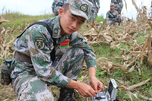 排雷英雄程俊辉:顶天立地男子汉