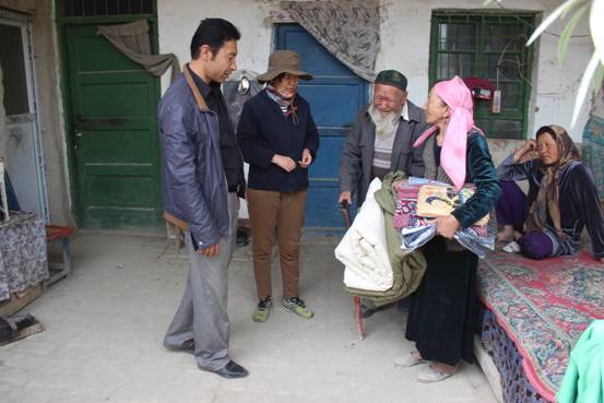 情系维吾尔族村的住村工作组 <BR>——阿克苏公路管理局住阿克苏市工作组精准扶贫侧记