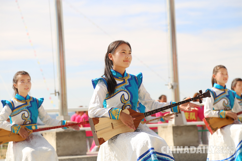 新疆和布克赛尔：江格尔文化旅游节 那达慕大会精彩纷呈