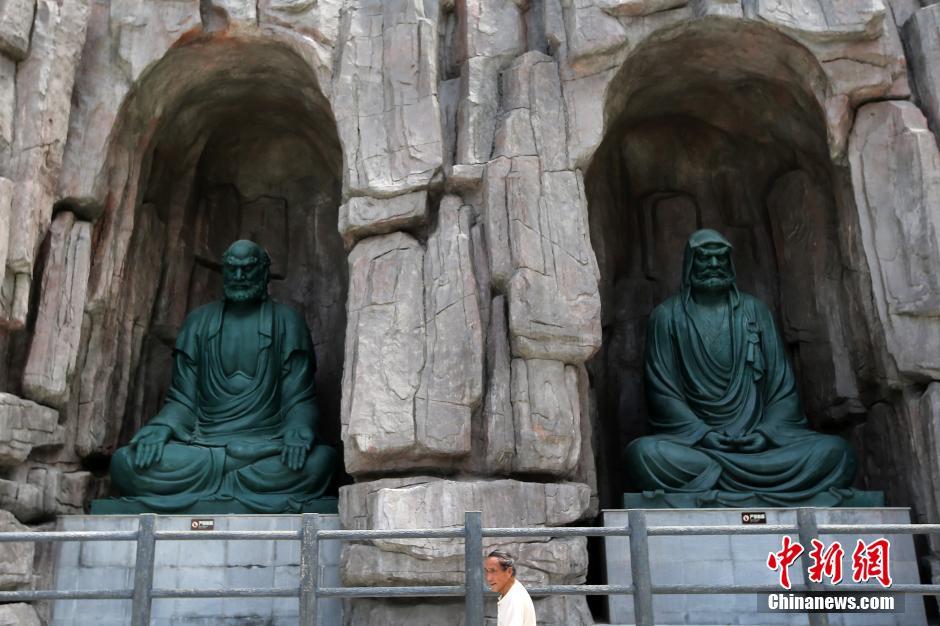 南京“达摩古洞”开放 百尊雕像壮观现胜景