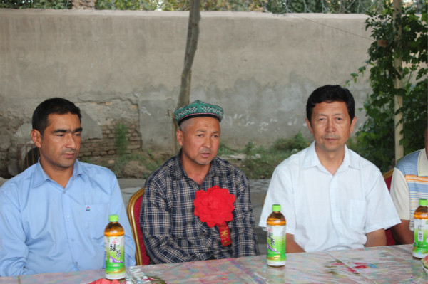 新疆大学住村工作组举办“夕阳红茶话会”共话和谐