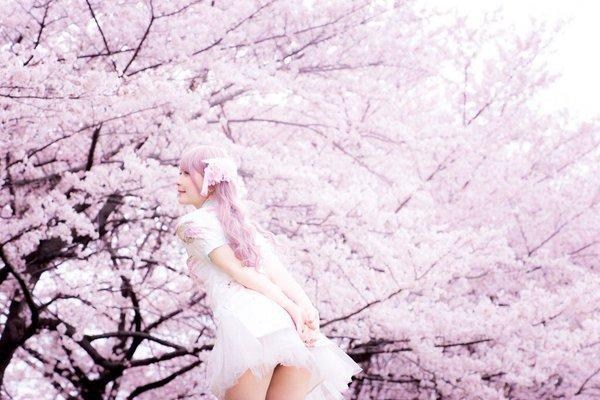 岛国女Coser童颜巨乳麻烦不断 挤电车经常被“揉胸”