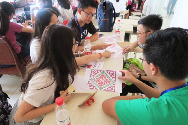 甘肃：香港大学生阿克塞研习民族文化传承