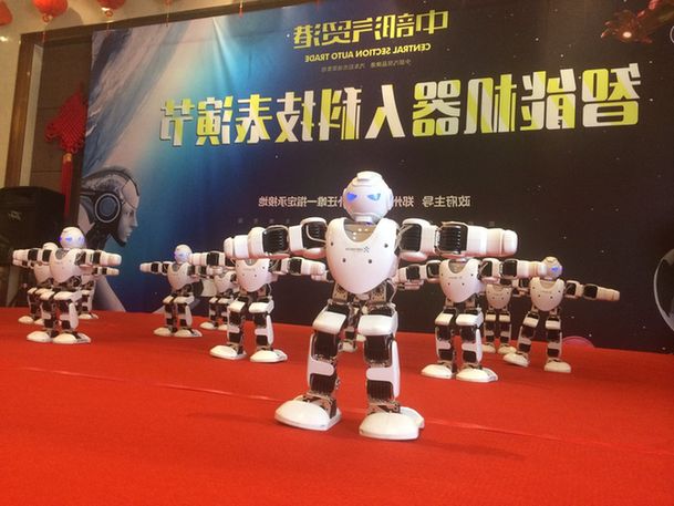 百余个“阿尔法”机器人亮相郑州中部汽贸港