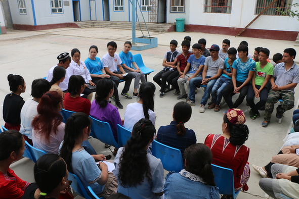 新疆大学住村工作组组织开展内地新疆学生暑期回乡走访宣讲活动