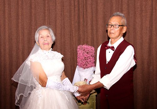 长乐一对夫妻携手走过75年　“婚纱照”网上走红