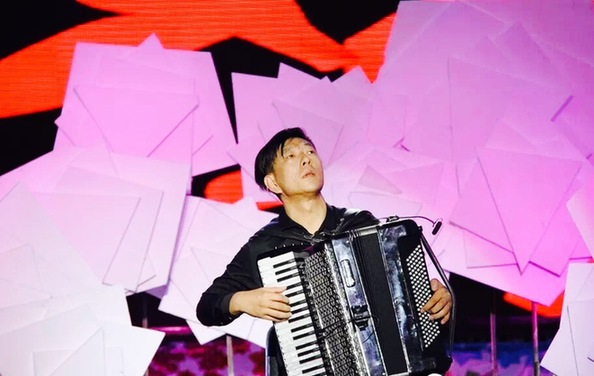 首届新疆·塔城手风琴艺术节开幕 观众期待吉尼斯纪录