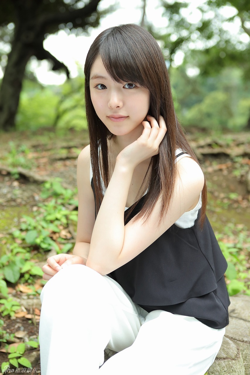 组图：97年日本女星清新写真曝光 微撩发气质佳