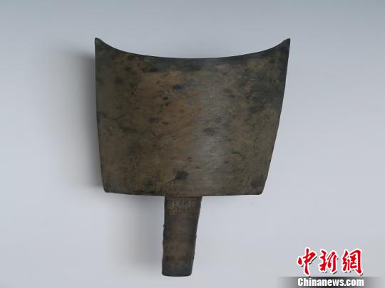 浙江绍兴首次发现越国青铜句鑃 距今已2500多年