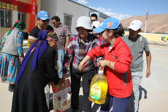 新疆贸促会住村工作组把爱送到群众心坎里