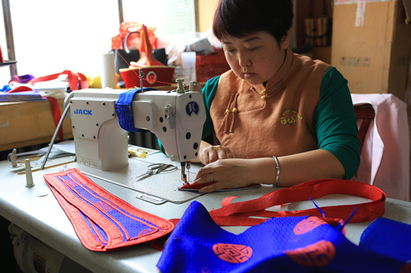博湖蒙古族传统民族服饰即将亮相第五届中国-亚欧博览会