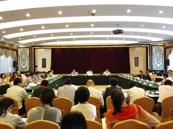 中国—亚欧博览会组委会举行第六次会议