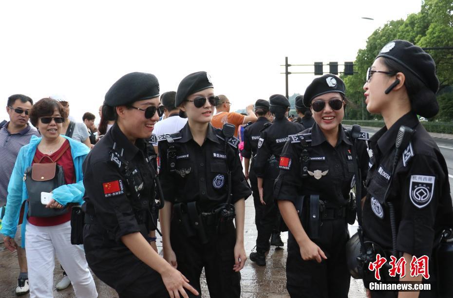 杭州女子巡逻队筑起观潮安全防线