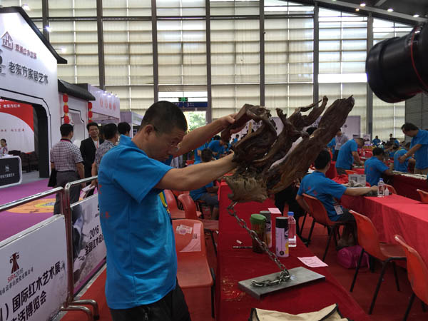 120名红木设计雕刻大师深圳同场竞技