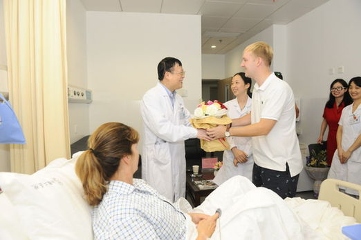 湘雅二医院精心救治来湘访问的美国客人