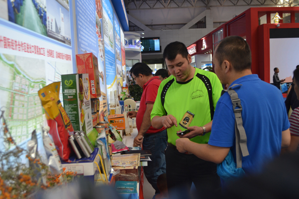 第五届中国－亚欧博览会莎车县巴旦姆系列产品深受客商青睐