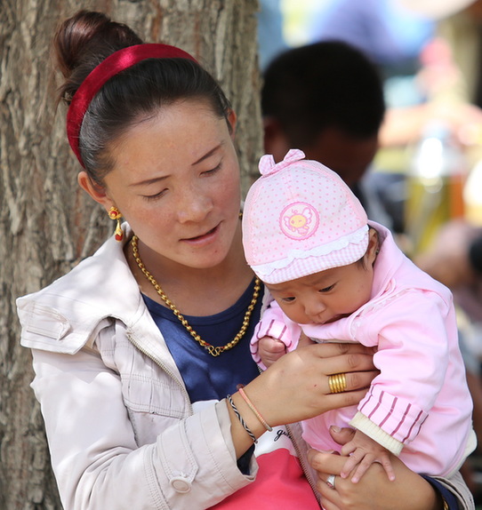 西藏自治区妇女儿童生存、发展、保护的环境条件得到明显改善