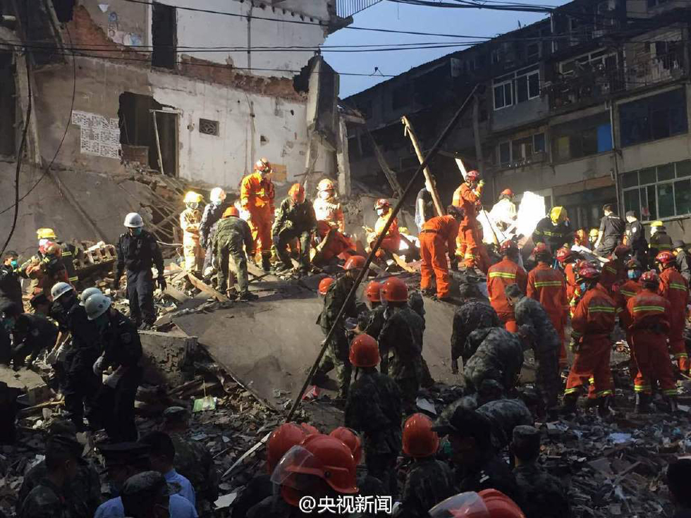 温州三幢5层高楼房倒塌 有人员被掩埋