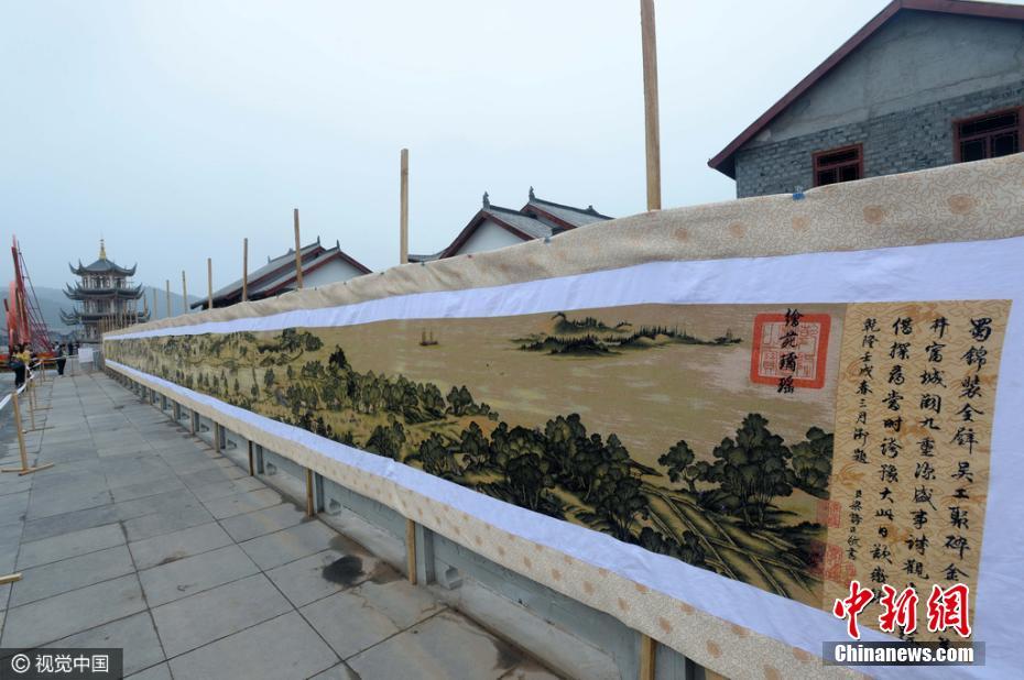 贵州一女子手工绣出33米长《清明上河图》