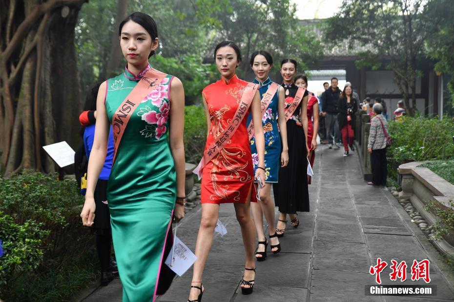 2016国际超模大赛中国区总决赛 佳丽秀旗袍展身姿