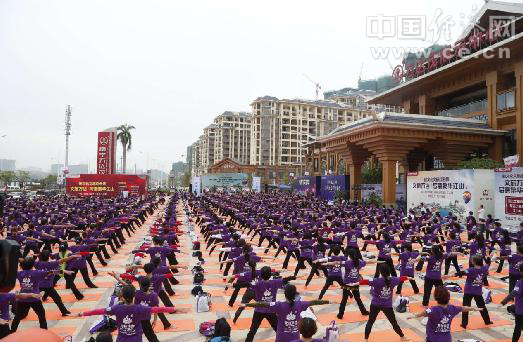 2016“南宁万达茂杯”首届全国健身瑜伽公开赛举行