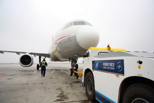 南航中西亚航空维修中心在新疆起飞