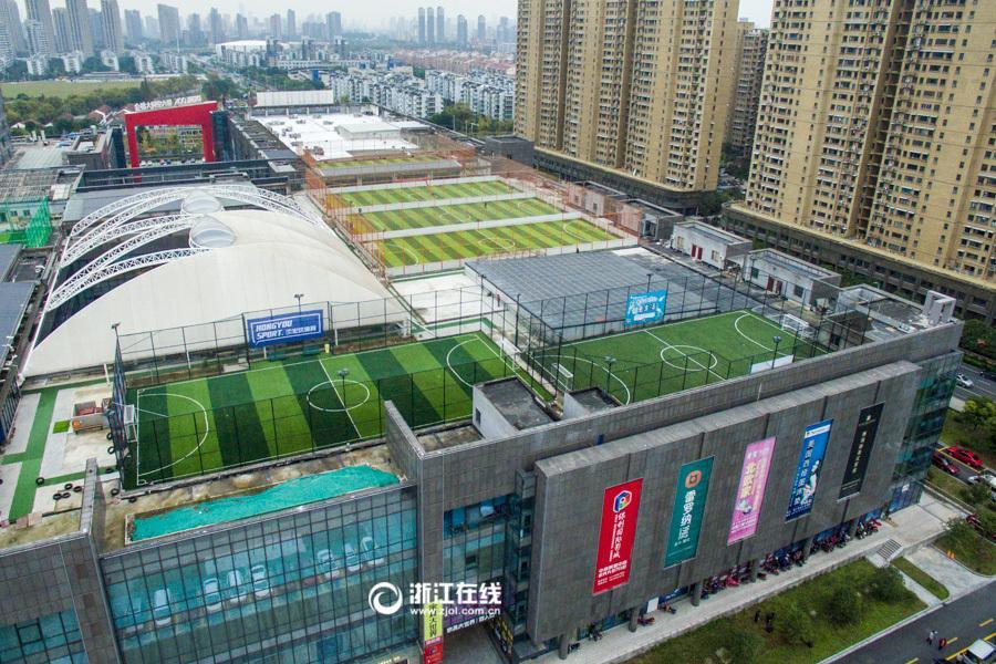 杭州球迷众筹建成空中球场