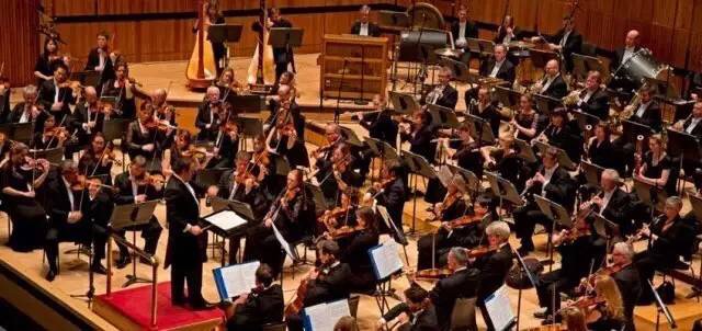 指挥大师夏尔•迪图瓦率英国皇家爱乐乐团首度献礼冰城 奏响德奥系百年经典交响之声