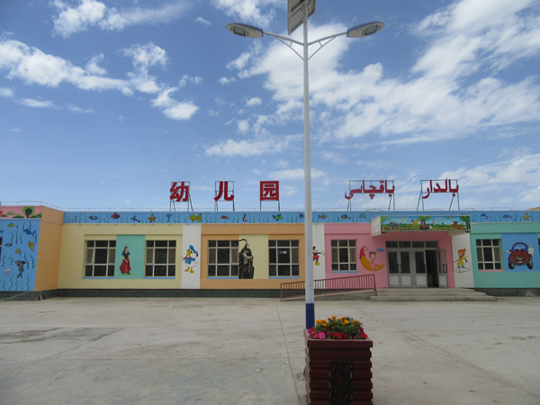新疆纪委监察厅工作组：入园学国语，村里孩子不能落下