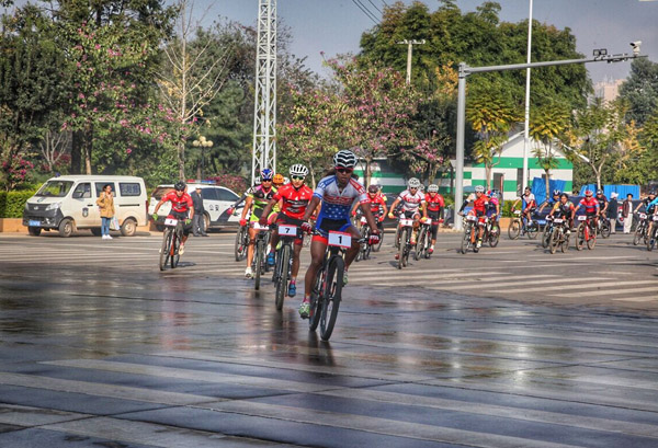2016年春城体育节昆明山地自行车联赛第二站在富民举办