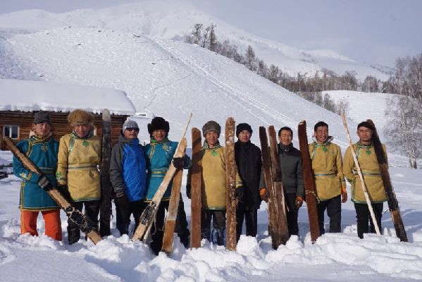 新疆国际古老滑雪队成立