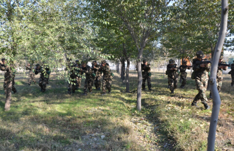武警新疆森林总队新兵大队创新训练方法掀起军事训练热潮