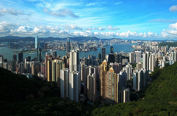 房屋70年使用权到期,不续费我们还能继续住吗?