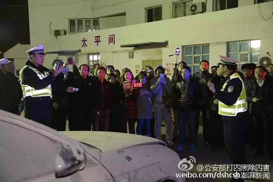天津交警治酒驾出奇招 司机被带到太平间外醒酒(组图)
