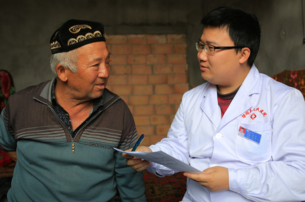新疆博湖农牧民群众家门口享受“健康福利”
