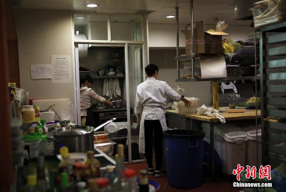 上海“最温暖”咖啡馆 店员多来自艾滋病家庭的健康子女