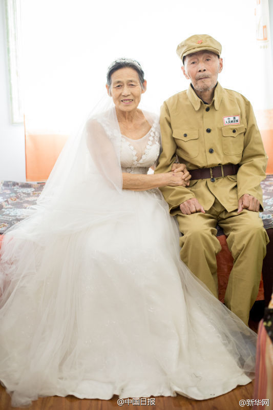 哈尔滨9旬老兵与老伴拍摄第一张婚纱照