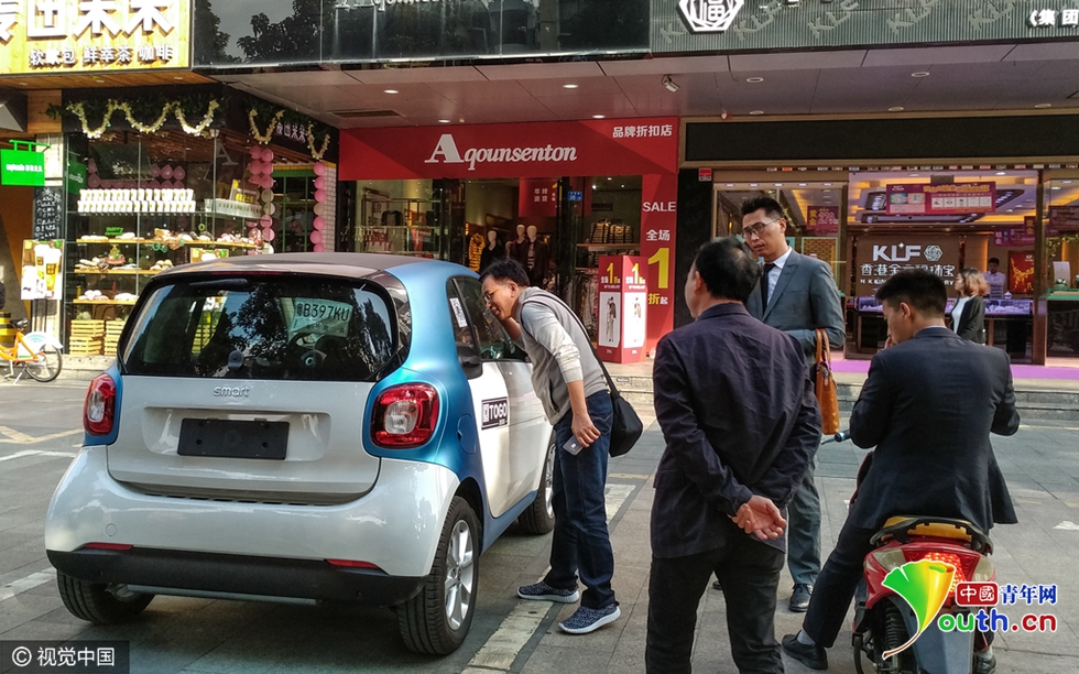 深圳街头惊现共享汽车：人人都能开上奔驰！