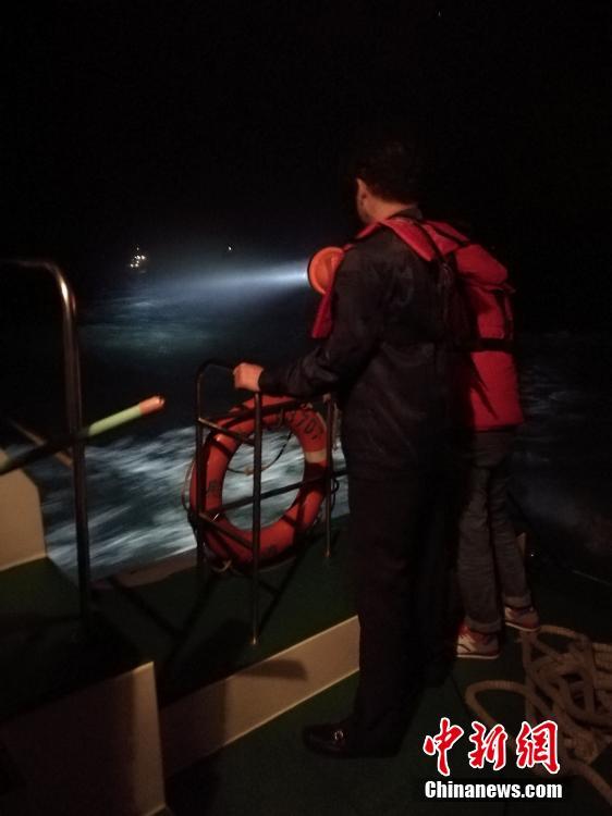 福建海域两船相撞 3人获救11人仍失踪