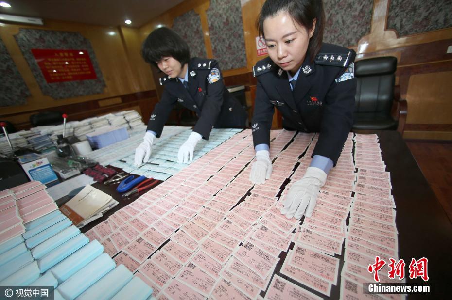 武汉铁路警方捣毁制假火车票窝点 查获假票2万余张