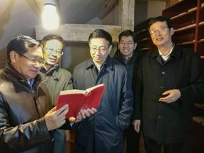 内蒙古党委常委白玉刚参观毛泽东图书文献博物馆