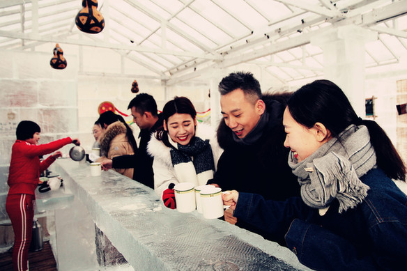 “冰宫+冰吧”开门迎客，全冰体餐厅闪耀冰城