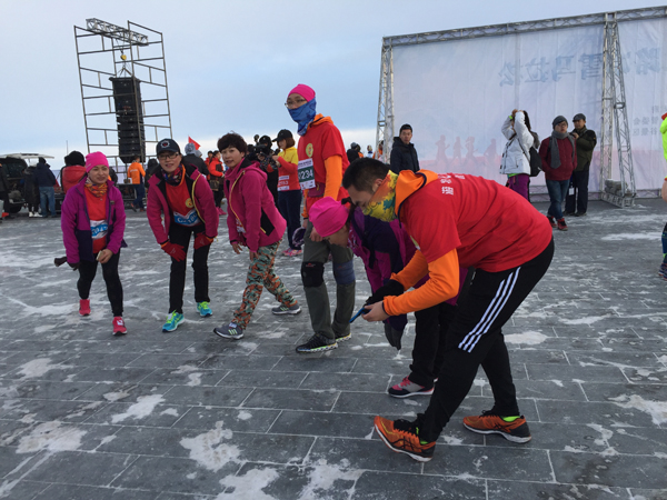 乌鲁木齐2017•丝绸之路冰雪马拉松开跑